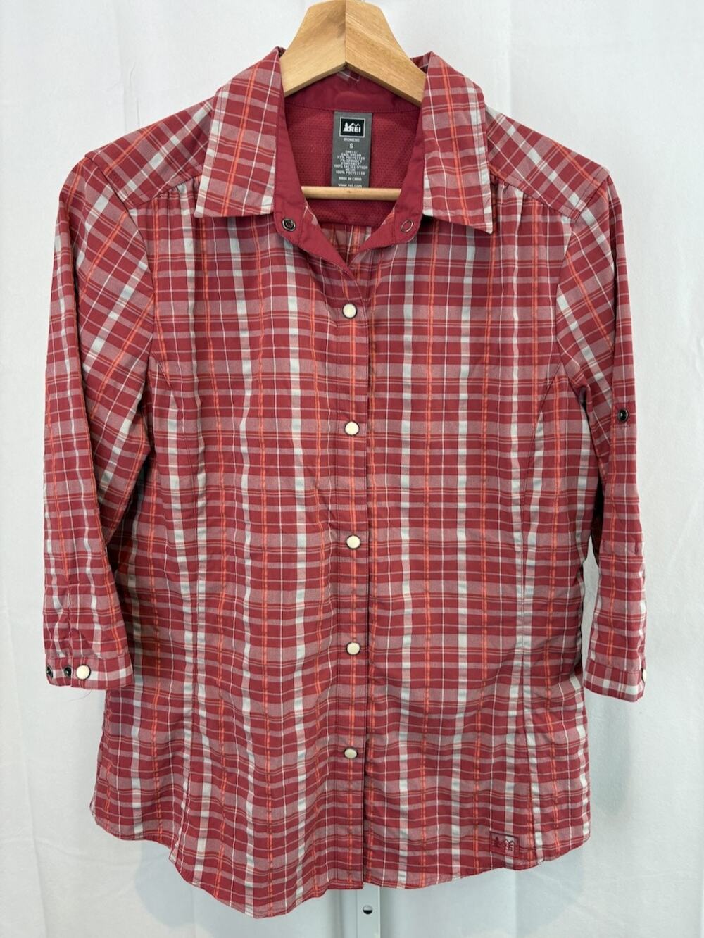 REI Plaid Snap Front Shirt Size S P 3/4 Sleeve Nylon Blend Mesh Lined Coral Red